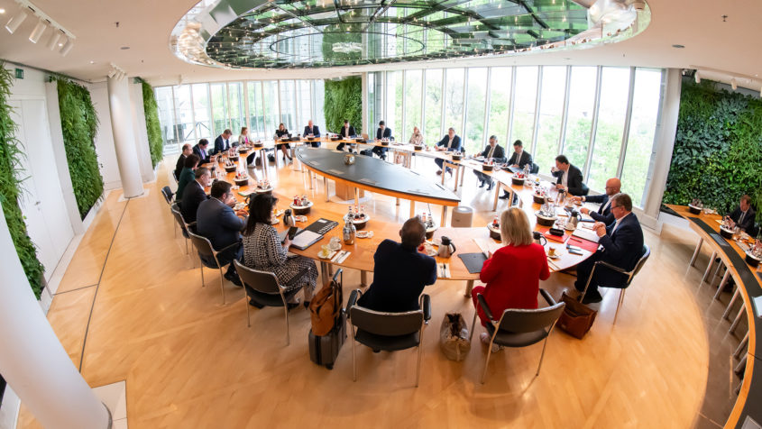Das Kabinett befasst sich in seiner Sitzung am 9. April 2024 insbesondere mit Themen der Aussiedler- und Vertriebenenpolitik.
